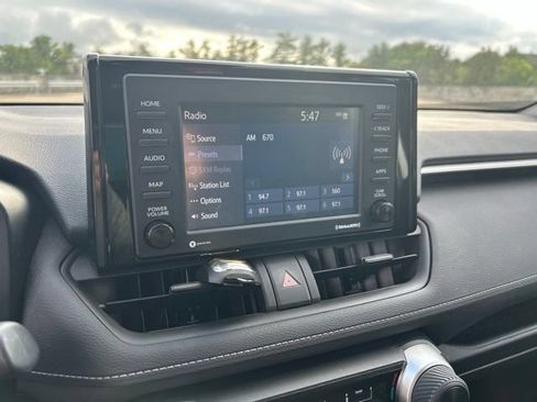 Certified 2022 Toyota RAV4 LE AWD/4WD image 11