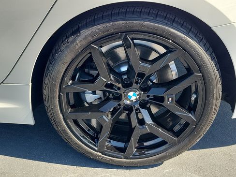 Used 2026 BMW 330i Sedan w/ M Sport Package RWD image 5