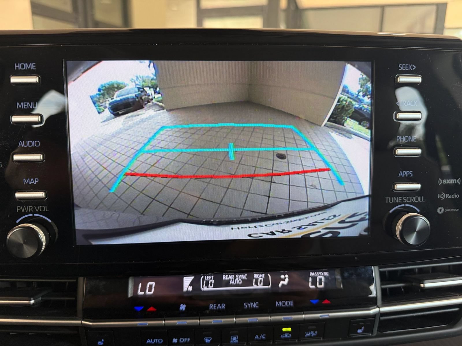 Used 2024 Toyota Sienna XLE FWD image 25