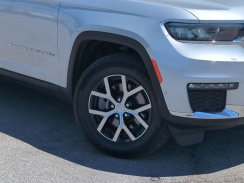Certified 2023 Jeep Grand Cherokee L Limited w/ Luxury Tech Group II AWD/4WD image 2