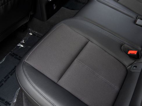 Certified 2025 Porsche Macan image 36