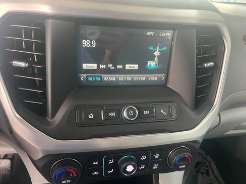 Used 2017 GMC Acadia SLE w/ LPO, Floor Liner Package AWD/4WD image 17