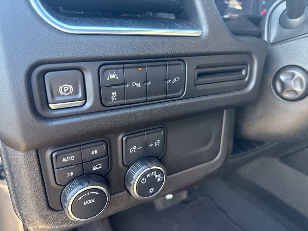 Used 2021 Chevrolet Tahoe LT w/ Luxury Package AWD/4WD image 30