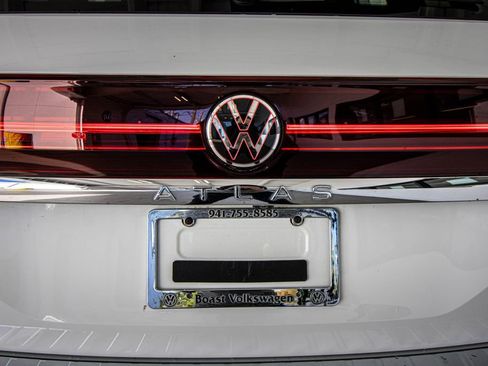 Certified 2024 Volkswagen Atlas SE image 13