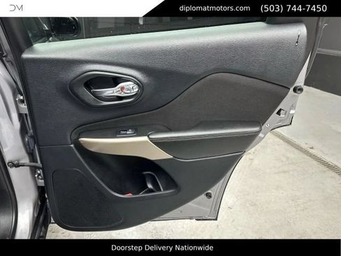 Used 2018 Jeep Cherokee Sport w/ Cold Weather Group AWD/4WD image 26
