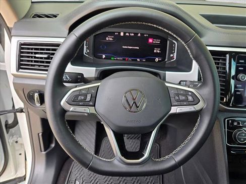 Used 2023 Volkswagen Atlas SEL AWD/4WD image 14