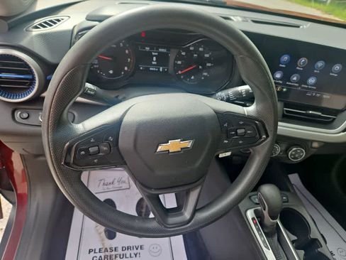 Used 2024 Chevrolet Trax LS w/ LS Convenience Package FWD image 13