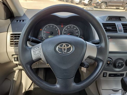 Used 2013 Toyota Corolla LE FWD image 19