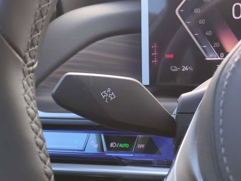 Used 2024 BMW i7 xDrive60 image 28