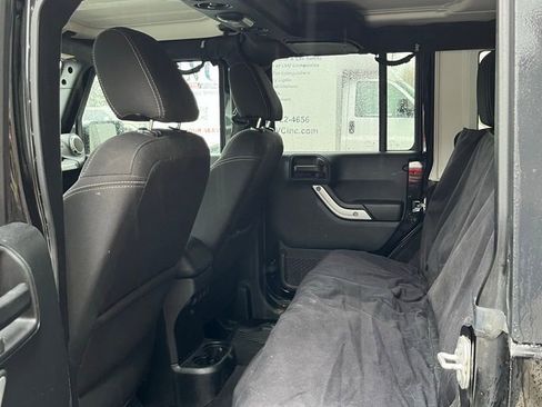 Used 2018 Jeep Wrangler Unlimited Sahara w/ Trailer Tow Group AWD/4WD image 6