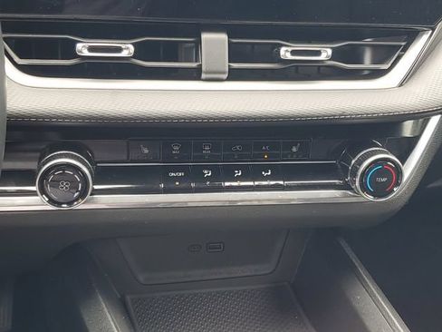 Certified 2025 Chevrolet Equinox LT w/ Safety and Technology Package FWD image 24