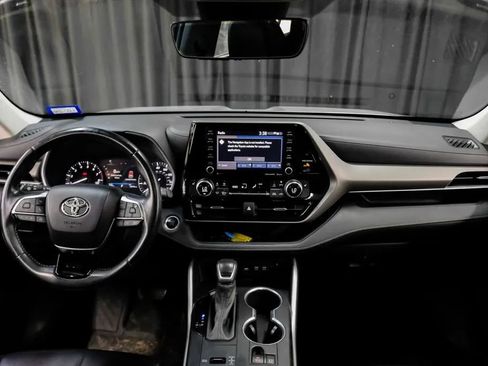 Used 2021 Toyota Highlander XLE FWD image 21