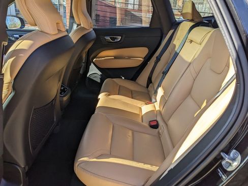 Certified 2025 Volvo XC60 B5 Ultra w/ Protection Package Premier image 23