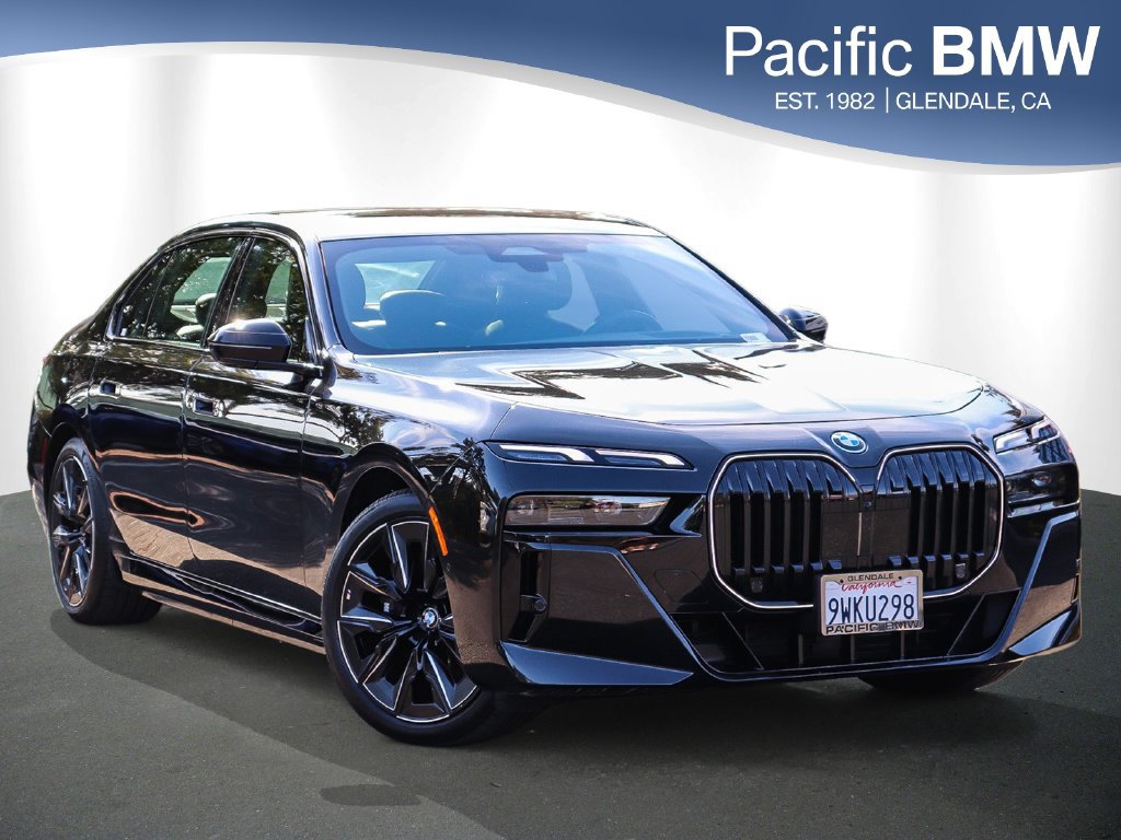 Used 2026 BMW 750e xDrive w/ Premium Package AWD/4WD image 1