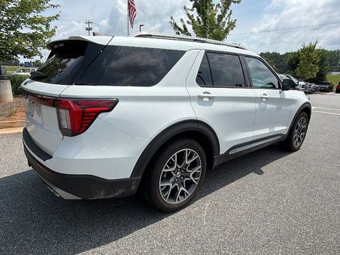 Used 2025 Ford Explorer Platinum w/ Ultimate Package RWD image 8