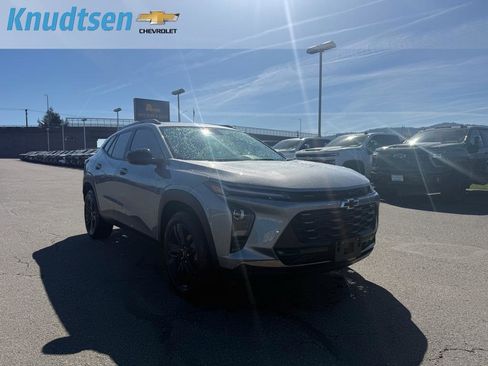 Used 2025 Chevrolet Trax ACTIV w/ Driver Confidence Package image 1