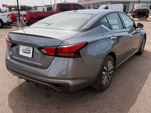 Used 2023 Nissan Altima 2.5 SV FWD image 5