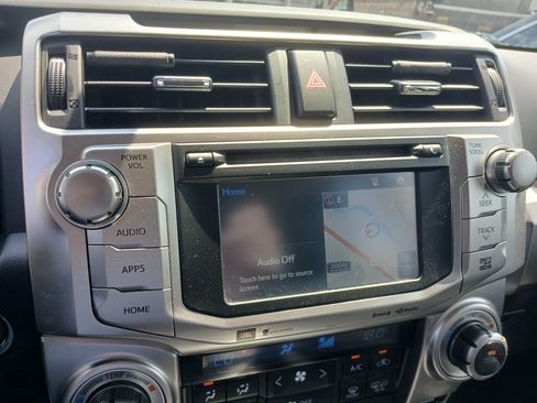 Used 2018 Toyota 4Runner SR5 AWD/4WD image 10