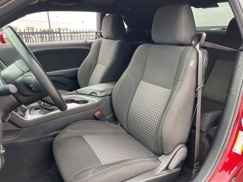 Used 2019 Dodge Challenger SXT image 19