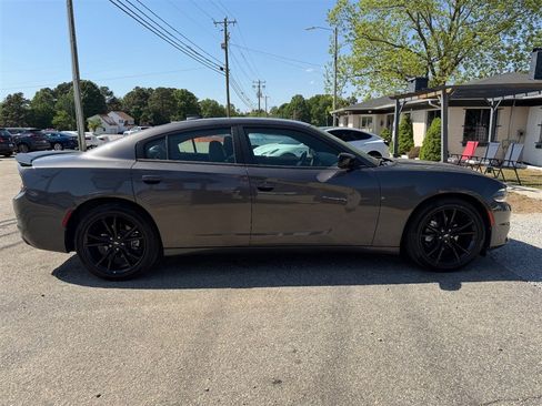 Used 2017 Dodge Charger SXT w/ Plus Group RWD image 6