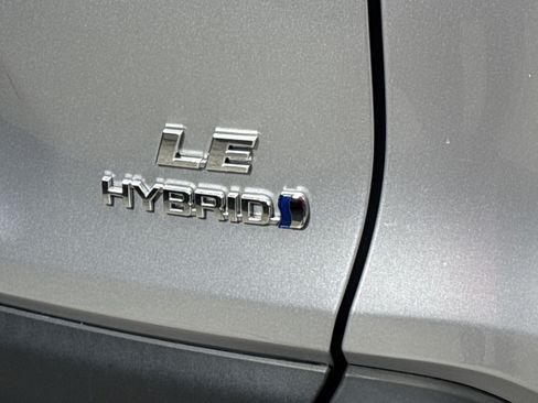 Used 2024 Toyota RAV4 LE AWD/4WD image 38