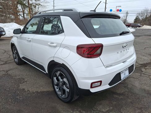 Used 2023 Hyundai Venue Limited image 4