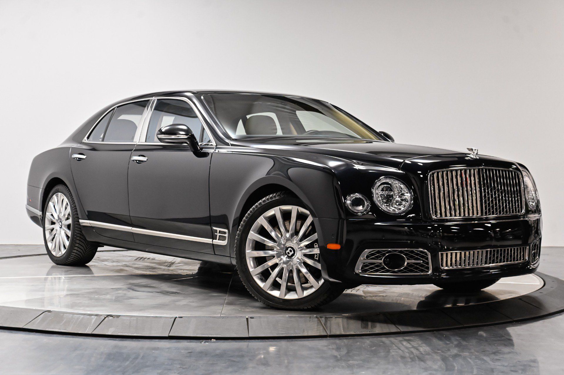 Used 2017 Bentley Mulsanne RWD image 39