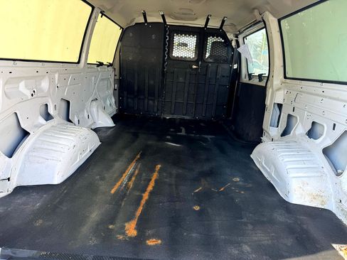 Used 2012 Ford E-250 and Econoline 250 w/ Insulation Pkg image 9