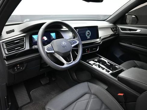 Used 2024 Volkswagen Atlas Cross Sport SE FWD image 12
