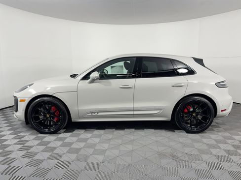 New 2026 Porsche Macan GTS image 2