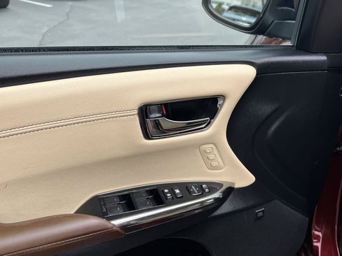 Used 2016 Toyota Avalon Limited FWD image 31