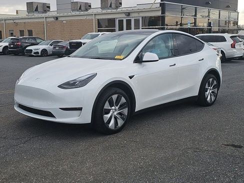 Used 2024 Tesla Model Y Long Range image 15
