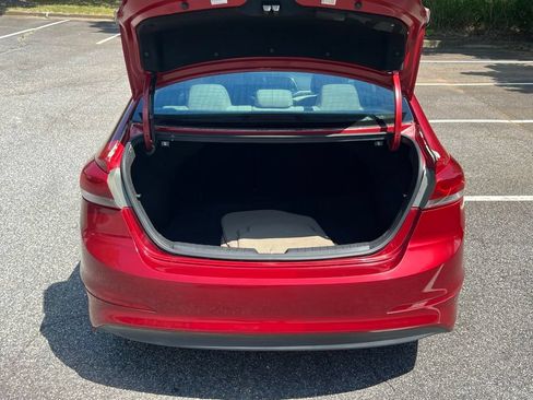 Used 2017 Hyundai Elantra SE FWD image 19
