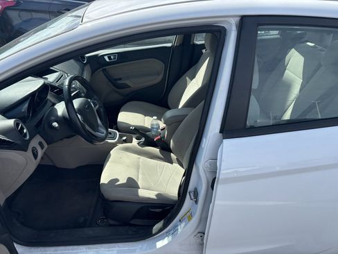 Used 2014 Ford Fiesta SE image 3