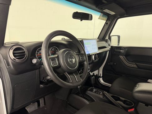 Used 2017 Jeep Wrangler Unlimited Sport AWD/4WD image 4