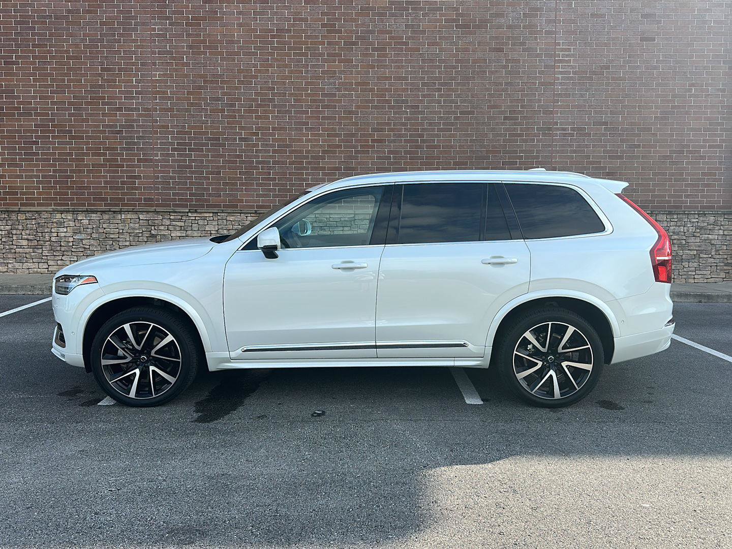 Used 2023 Volvo XC90 B6 Plus w/ Protection Package Premier AWD/4WD image 2