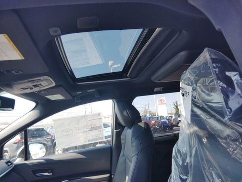 New 2026 Toyota Sienna Platinum image 6