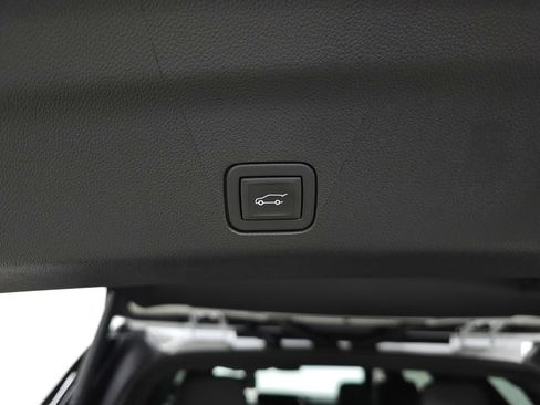 Used 2024 GMC Yukon Denali AWD/4WD image 9