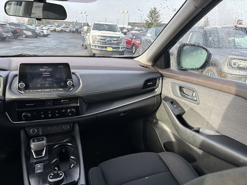 Used 2023 Nissan Rogue S image 20