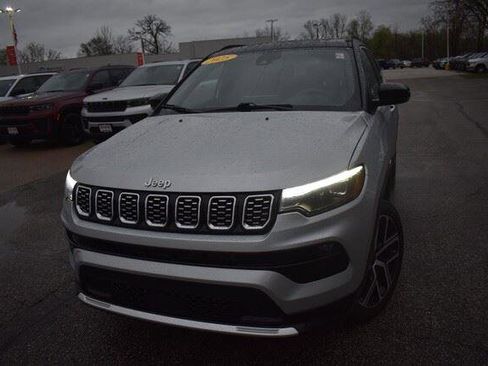 Used 2025 Jeep Compass Limited w/ Elite Group AWD/4WD image 12