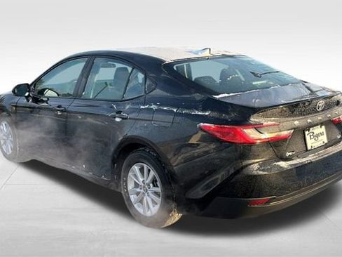 Used 2025 Toyota Camry LE image 5