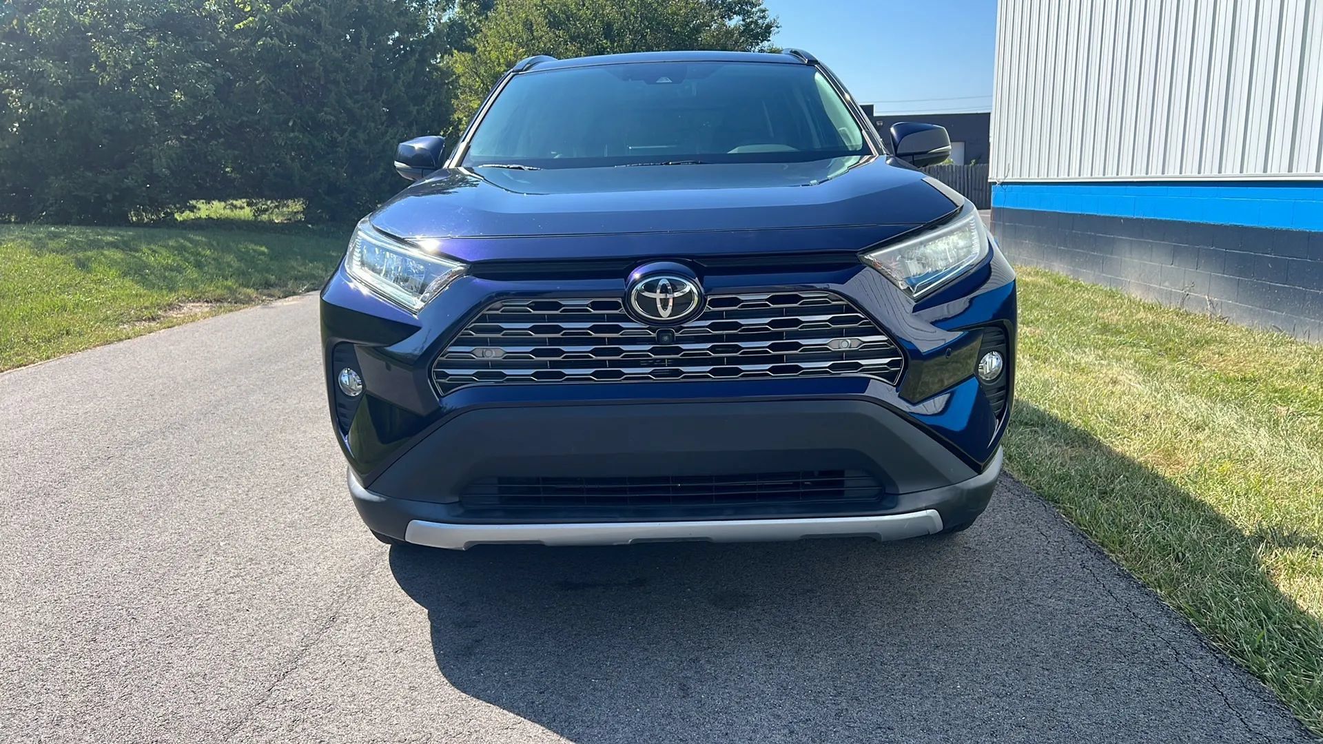 Used 2019 Toyota RAV4 Limited w/ Advanced Technology Package AWD/4WD image 2
