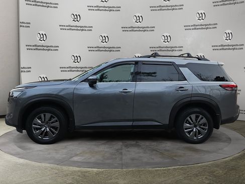 Used 2022 Nissan Pathfinder SV w/ SV Black Package image 2