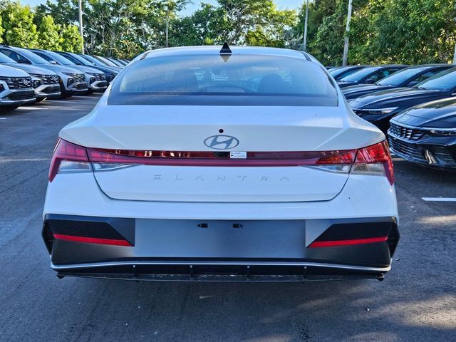 Certified 2025 Hyundai Elantra SEL FWD image 8