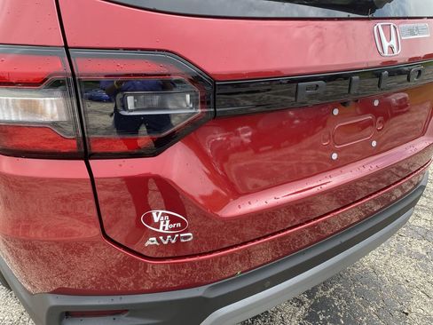 New 2025 Honda Pilot Touring image 39