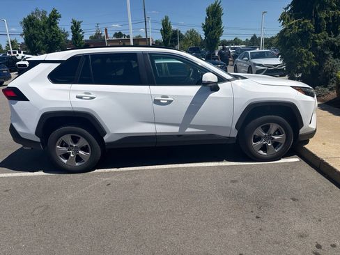 Used 2025 Toyota RAV4 XLE FWD image 4