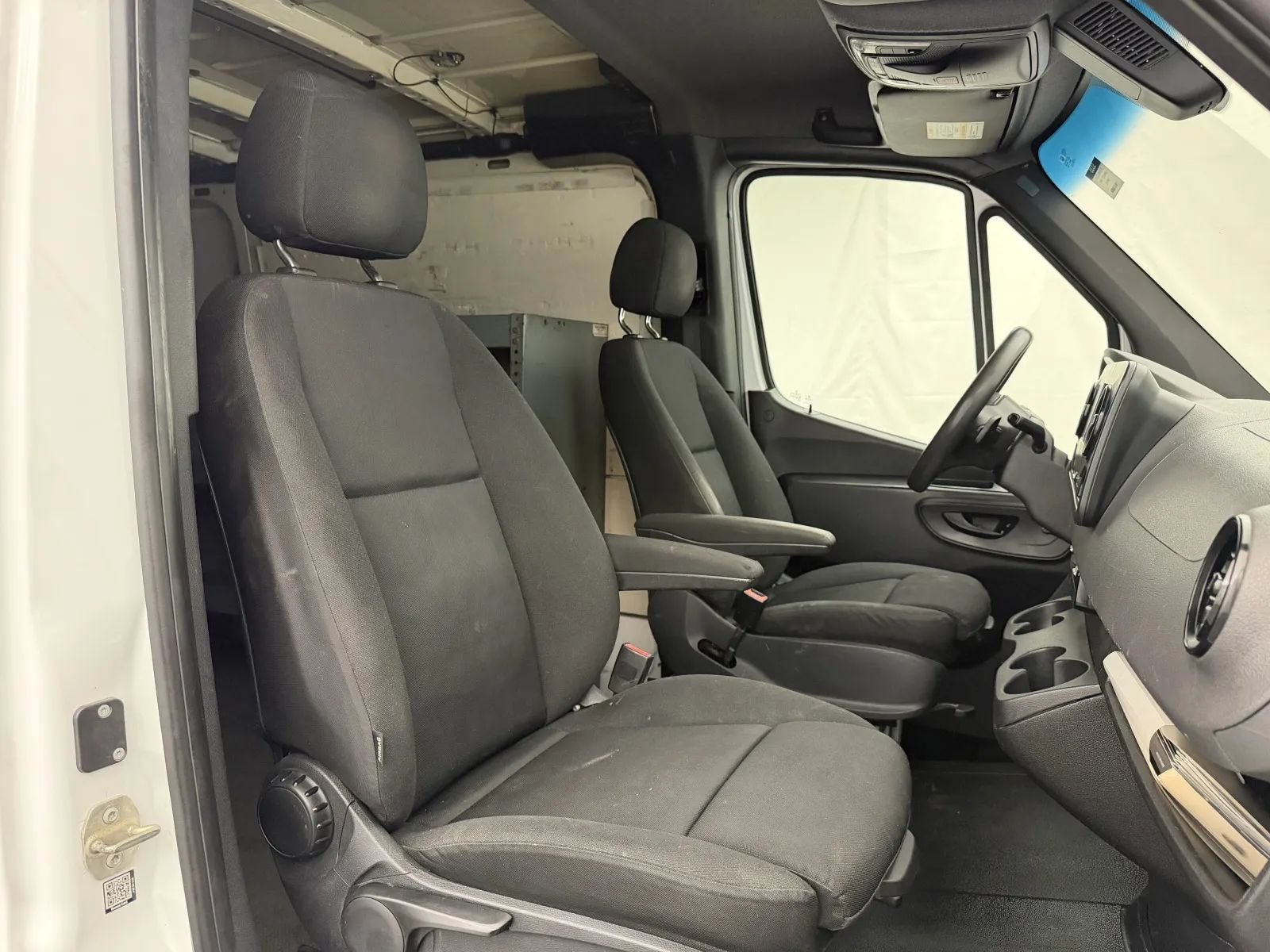 Used 2019 Mercedes-Benz Sprinter 2500 image 28