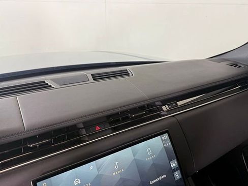 Certified 2025 Land Rover Range Rover SE image 30