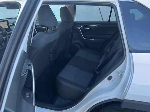 Used 2025 Toyota RAV4 XLE AWD/4WD image 9