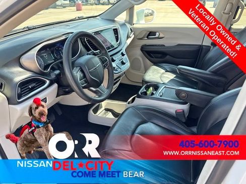 Used 2022 Chrysler Pacifica Touring-L FWD image 14